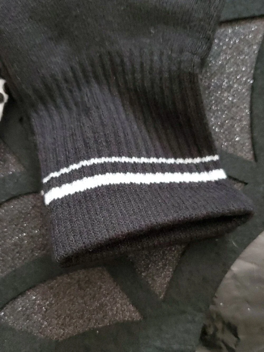 GAIAM Black & White Grippy Crew Socks - 2-Pack